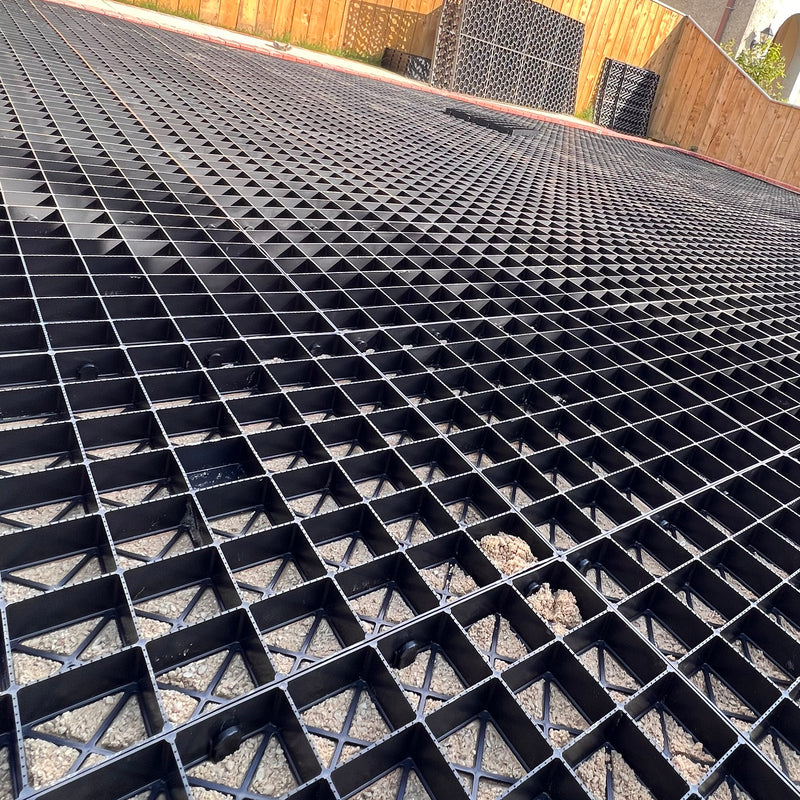Bild in Galerie-Viewer laden, Interlocked gravel grids for a driveway
